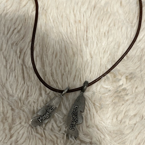 Necklace cord with charm Leaf that says Magelica - Picture 2 of 4